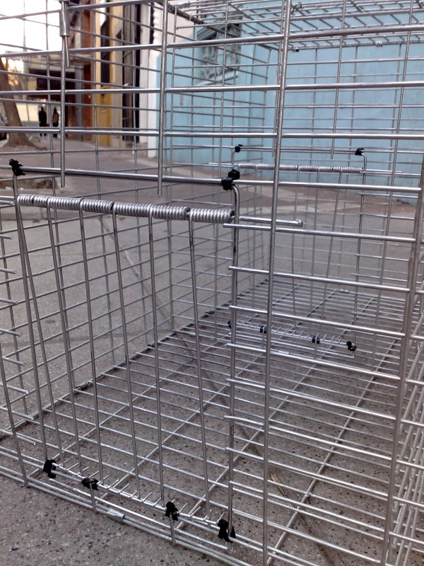 Trampa plegable armada detalle puerta lateral
